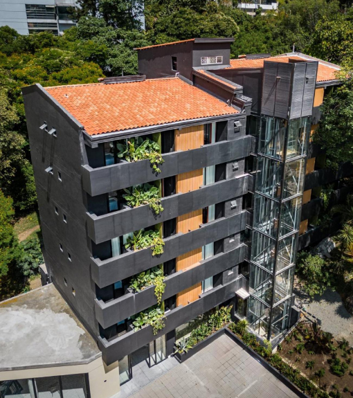 Victoria-y-Shawn-THE-SOMOS-CENTRAL-HOTE-POBLADO